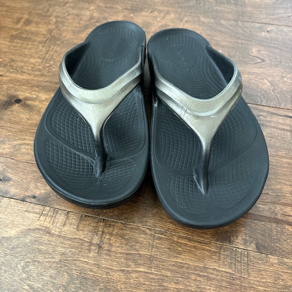 OOFOS Oolala Luxe Sandal Flip Flop Women’s 6 Latte EU 37